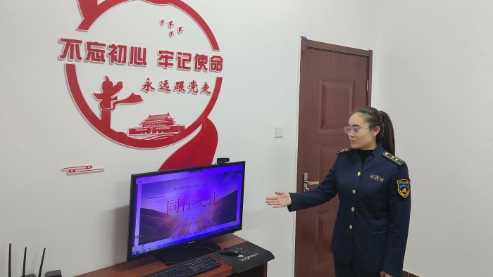 讲解员_副本