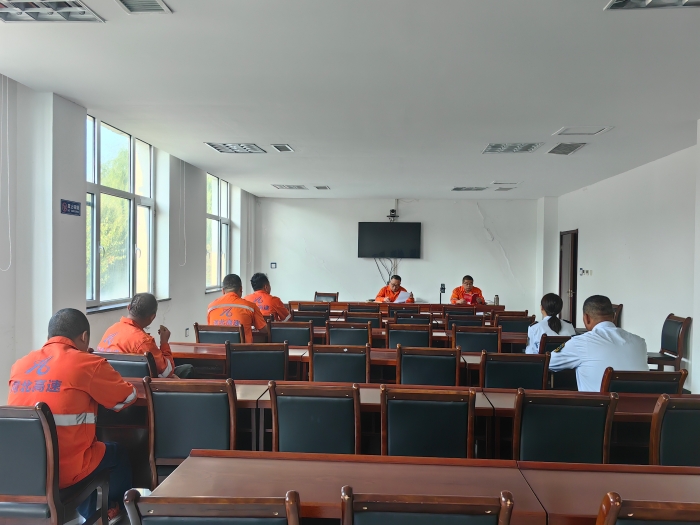 9-24承德分公司丰宁隧道管理站开展节前廉政教育，敲响廉洁警钟