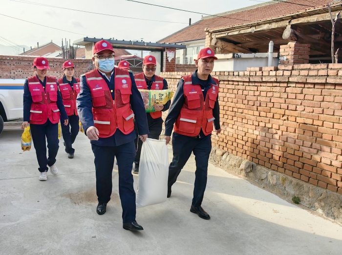 10-29承德分公司丰宁隧道管理站党支部开展“重阳节敬老行”主题党日活动 (2)