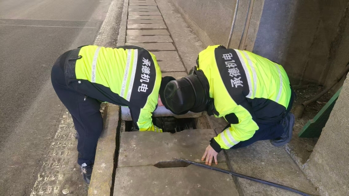 cd9b2af19392f47e31b5b79019b46b1f