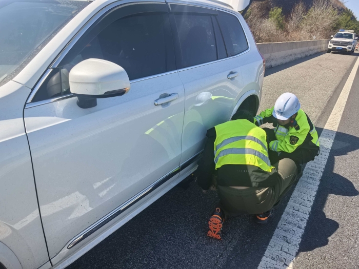 6b1741dbb63bc76d2cd9494cb1c5b005